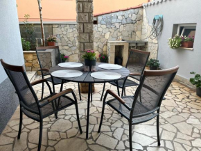 Apartment A & N with FREE private parking